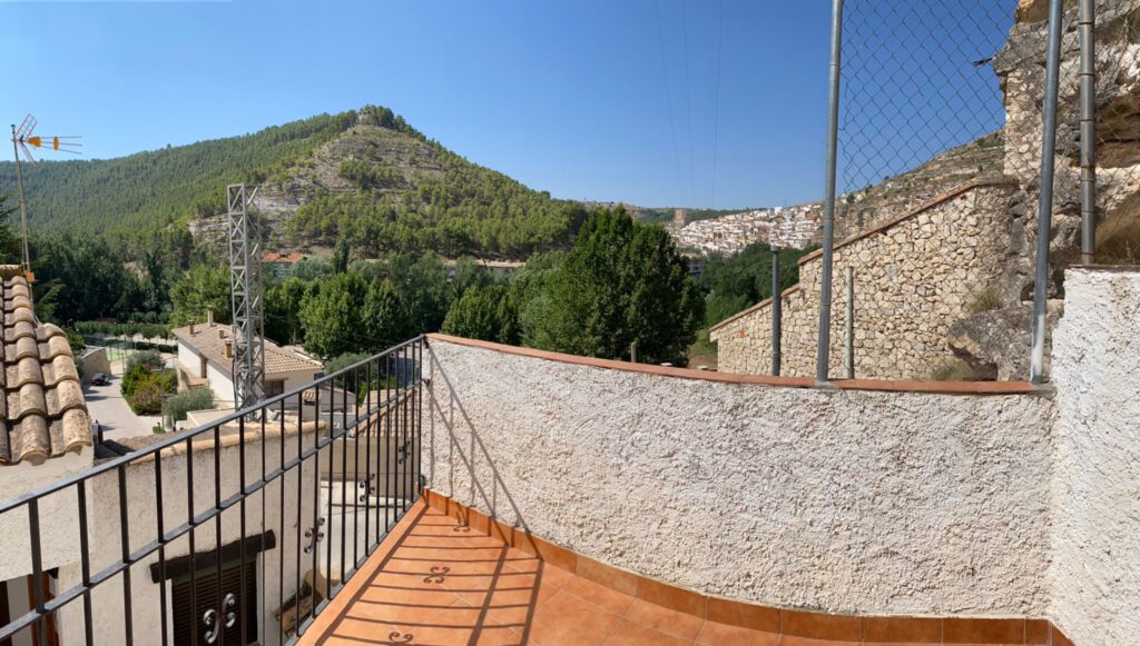 Terraza Casa Cueva Alcalá del Júcar